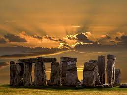 Stonehenge ist ein in der jungsteinzeit begründetes und mindestens bis in die bronzezeit genutztes monumentales bauwerk in der nähe von amesbury in wiltshire, england, ca. Stonehenge Magische Steinkreise Was Ist Was