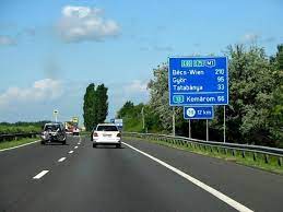 Kíváncsi lennék ezek közül a honfitársaink közül hányan vannak akik osztották az észt, hogy maradj otthon. Haromsavos Lesz Az M1 Es Es Az M7 Es Autopalya 7 Even Belul 2060 Blog Bicske Maskepp Neked
