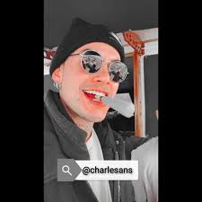 No vine a hablar de mas ama, no mucho menos Pero ni se de mi, de mi esperan  consejos No se me da juzgar y sin tener complejos Me subi a este