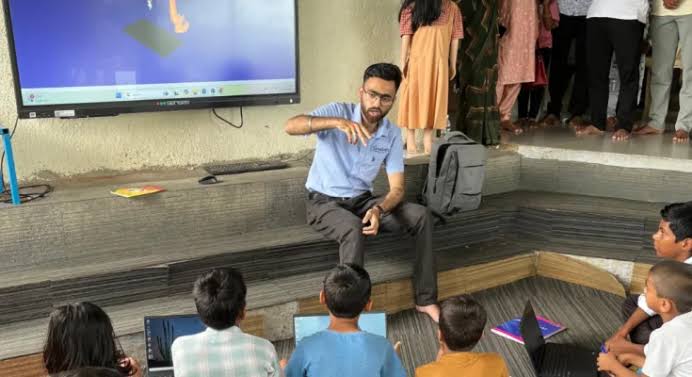 Maharashtra学校与RoboDK为学生提供机器人教育- RoboDK 博客