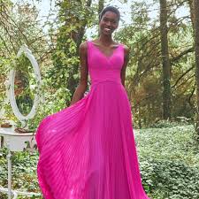 Una sposa moderna, seducente ed essenziale è la sposa di giò. Pagina Iniziale Pronovias Leading Global Luxury Bridal Brand