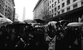 Ni una menos ist eine lateinamerikanische frauenbewegung, die in argentinien geboren wurde und sich von dort weiter ausdehnte, zum beispiel nach mexiko und peru. Ni Una Menos Nicht Eine Weniger Rosa Luxemburg Stiftung