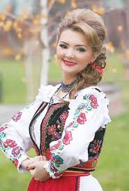 Are o avere inestimabilă:toată lumea îmi spune ce casă frumoasă am! Ne CantÄ De Drag Si Dor Da S Bune De Miss Folclor Cele Mai Frumoase Soliste De MuzicÄ PopularÄ Click Mobile