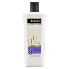 Made with argan oil, aloe vera, green tea, algae and kelp extracts, as well as kukui seed and macadamia nut oil. Conditioner Hairfall Defense Conditioner Tresemme