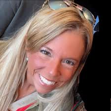 Are there any bars downtown or in the downtown Nashville area that aren't  having a ticketed event with an entry charge