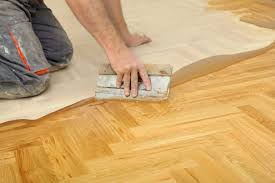 Die lacke sind wasser abweisend und elastisch, damit sich das holz auch weiterhin ausdehnen und wieder zusammenziehen kann, ohne dass die farbe gleich reißt. Holzfussboden Streichen Anleitung In 3 Schritten