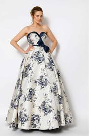 Guida agli abiti da cerimonia: Abito Cerimonia Donna Lungo Ampio Favole Abiti Da Sposa E Da Cerimonia Con Sartoria