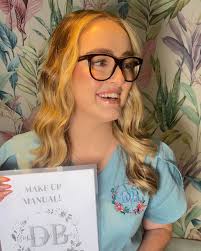 Unreal✨ . #makeup #makeupartist #makeuplooks #makeuptransformation  #makeupinspo #under_ratedmakeup #undiscovered_muas #undiscoveredmuas  #makeupgoneglam #wakeup2slay #makeupfanatic1 #makeupmafia #lfl  #staceymariecarnivalpalette #peachesandcream ...