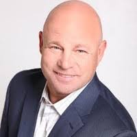 Andrew Anderson's Instagram, Twitter & Facebook