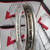 #repost @steven.stanlie• • • • • •velg rossi sprint xr tubeless rim @steven.stanlie twin engine revoudah pada liat penampakan velg ini pas dipakai riding. 1