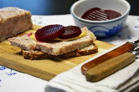 Sylte er et klassisk norsk julepålegg. Sylte Opskrift Julens Vigtigste Og Bedste Opskrift Pa Sylter