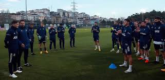 Mesut özil, daha sonra takımımızla ilk antrenmanına çıktı. Mesut Ozil Bei Fenerbahce Istanbul Fur Herz Und Leidenschaft