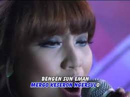 Lirik lagu anugerah terindah yang pernah kumiliki ini sangat sederhana sekali, bercerita tentang seseorang yang sangat bersyukur atas kehadiran seseorang yang sangat membuatnya bahagia. Chord Kunci Gitar Panjer Kiling Suliana