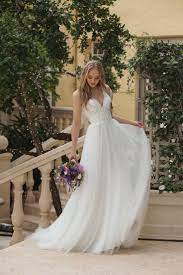 Dieses hochzeitskleid mit abnehmbarem tüllzug und mit langen schulterärmeln ist für braut, die modestil liebt, geschaffen. Brautkleider Designer Schnittformen Und Royale Hochzeitskleider Brautkleid Brautmode Braut