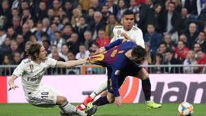 ويحتل برشلونة حاليا وصافة الترتيب برصيد 65 نقطة، وبفارق نقطة واحدة عن المتصدر أتلتيكو مدريد، ومتفوقا على ريال مدريد واستعاد برشلونة خدمات الثنائي جيرارد بيكيه وسيرجي روبيرتو بعد تعافيهما من الإصابة. ÙƒÙ„Ø§Ø³ÙŠÙƒÙˆ Ø§Ù„Ø£Ø±Ø¶ Ø§Ù„Ø±ÙŠØ§Ù„ Ù„Ù„Ø«Ø£Ø± ÙˆØ¨Ø±Ø´Ù„ÙˆÙ†Ø© Ù„ØªØ£ÙƒÙŠØ¯ Ø¹Ù„Ùˆ ÙƒØ¹Ø¨Ù‡ Rt Arabic