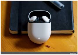 اقوى سماعات بلوثوت سماعات pixel buds قالت google أن الجيل الجديد من سماعات pixel buds التي تنافس أجهزة airpods من ا apple electronic products headphones