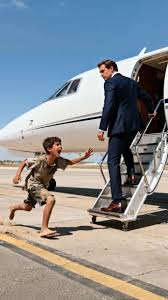 A 12-year-old homeless boy stopped a billionaire at the airport. Minutes  later, mechanics found something no one could believe. That boy had no  shoes, no family, no place to go back to.