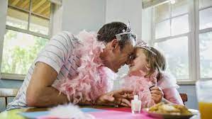 Las Ninas Son De Papa Y Los Ninos Son De Mama