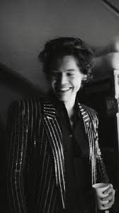 Aesthetic Lockscreen Aesthetic Harry Styles Black And White Pin On Celebrities Funny