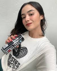 Ruth Bustos's Instagram, Twitter & Facebook