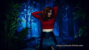 Ludella Hahns - The Librarian GIANTESS Transformation - XVore Giantess Porn