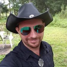 I give you a no makeup selfie. Happy Friday:)