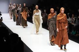 Untuk informasi lebih lanjut hubungi :085871566954#instadaily #cute #happy #beach #picoftheday #lfl #style #holiday #sunset #instalike #beautiful#bajumurah #. Inspirasi Kota Dubai Dalam Koleksi Zaskia Dan Shireen Sungkar Di Jfw