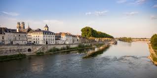 It straddles the middle loire valley in the interior of the country. Centre Val De Loire Wikipedia