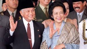 Maybe you would like to learn more about one of these? Sarat Makna Kata Kata Bijak Bj Habibie Ini Bisa Jadi Motivasi Hidup