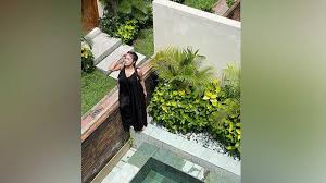 Dinar candy's lone demonstration spread widely in social media and eventually many responses from the public. Dj Dinar Candy Regretful Of Public Bikini Stunt Says Lawyer News En Tempo Co Tempo Co