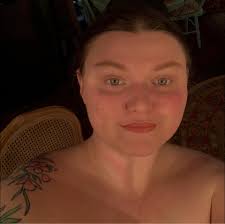 Are there any receptionist positions available at hair or nail salons in  Clinton, TN?