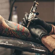Itchy bumps on elbows usually develop in the summers and could be white or red in appearance. Pimples On A Tattoo Here S How To Deal With It Beauty Mag