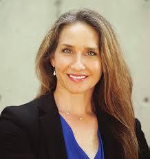 Dominique Fletcher's Instagram, Twitter & Facebook