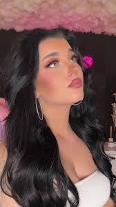 Lori Barbosa's Instagram, Twitter & Facebook