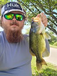 Would yall say this bass's growth is stunted? 1.6lbs and less than 14  inches