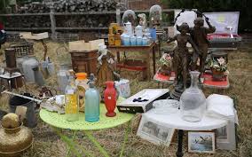 Heures d'ouverture 06 h 18 h cette brocante est en plein air nombres d'emplacements : Brocantes Encheres Ou Chiner Ce Week End En Ile De France Le Parisien