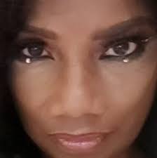 Rosalyn Drew's Instagram, Twitter & Facebook