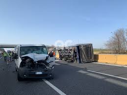 Incidente oggi poco dopo le 13.40 lungo l'autostrada a27 poco prima dell'uscita di mogliano veneto in direzione treviso. Chivasso Incidente Mortale Sull Autostrada A4 Vittima Un Camionista Di 59 Anni Ferita Anche Una Suora