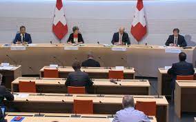 «die aktuelle situation ist gefährlich.» mehr zum thema: Corona Polizeistunde Und Sitzpflicht In Restaurants Entfallen Htr Ch