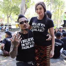 Diketahui nora alexandra merupakan model dan selebgram, dia anak pertama dari tiga bersaudara. Manis Dan Bugar 10 Potret Nora Alexandra Istri Setia Jerinx