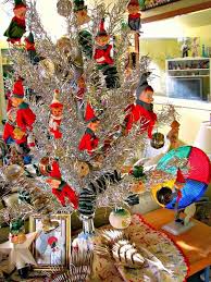 Aluminum christmas trees were all the rage in the late 1950s and 1960s. Aluminum Christmas Tree A Vintage Item Coming Back To Fashion