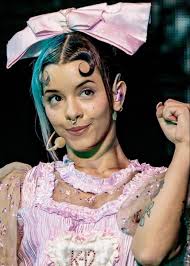 The Blue Hair Em 2020 Bebe Chorao Melanie Martinez Cantores