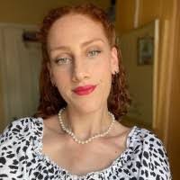 Lisa Bray's Instagram, Twitter & Facebook