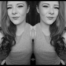 Shannon Stirling's Instagram, Twitter & Facebook