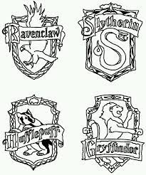 Carte da gioco stemma hogwarts è un fantastico mazzo di 54 carte da gioco a tema harry potter.adatte per tutte le età, sono perfette per una serata in compagnia di amici. Stemma Disegni Da Colorare Harry Potter Kawaii Novocom Top