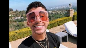 Bad bunny is a puerto rican rapper, singer, and songwriter who has a net worth of $8 million. Bad Bunny Family Girlfriend Siblings Parents Youtube
