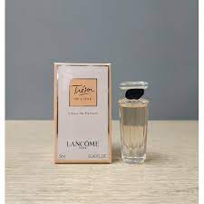Fall head over heels with the luminosity of ripe fruits, the radiance of rose and jasmine, and the vibrant warmth of cedar wood and. NÆ°á»›c Hoa Mini Lancome Tresor In Love Edp 5ml Lanc Tresorinlove 5k