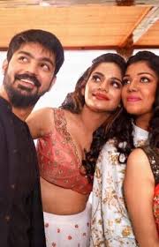 Vantha Rajava Than Varuven Vantha Rajava Than Varuven Tamil Movie News Reviews Music Photos Videos Galatta He wishes to reconcile with his estranged daughter nandhini, whom he disowned because she married prakash against his wishes. vantha rajava than varuven tamil movie