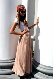 Vous essayez de chercher certaines robes fleur de fille populaires ou robes fille de l'occasion à la mode en ligne? Comment Porter La Jupe Longue Plissee 80 Idees Archzine Fr Jupe Longue Plissee Jupe Longue Mode