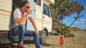 Camping Gadgets Thermobecher Werkzeugkoffer Campingdusche Spiegel Online In 2020 Campingdusche Camping Gadgets Werkzeugkoffer